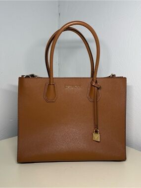 MICHAEL KORS MERCER MEDIUM SATCHEL PEBBLE LEATHER HAND CARAMEL BROWN BAG